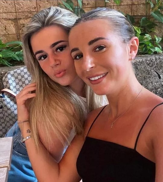 dani dyer sister