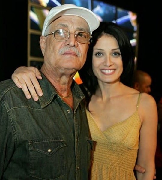 dayanara torres father