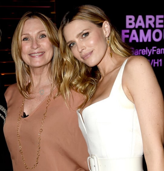 sara foster mother