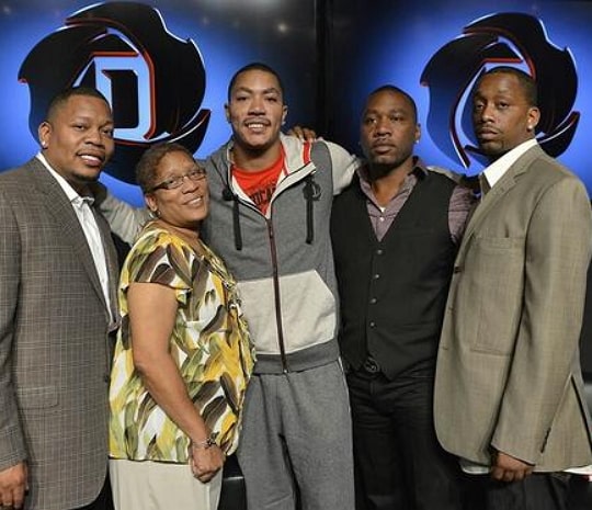 derrick rose mother siblings