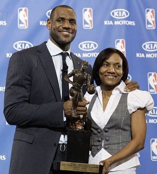 lebron james mother