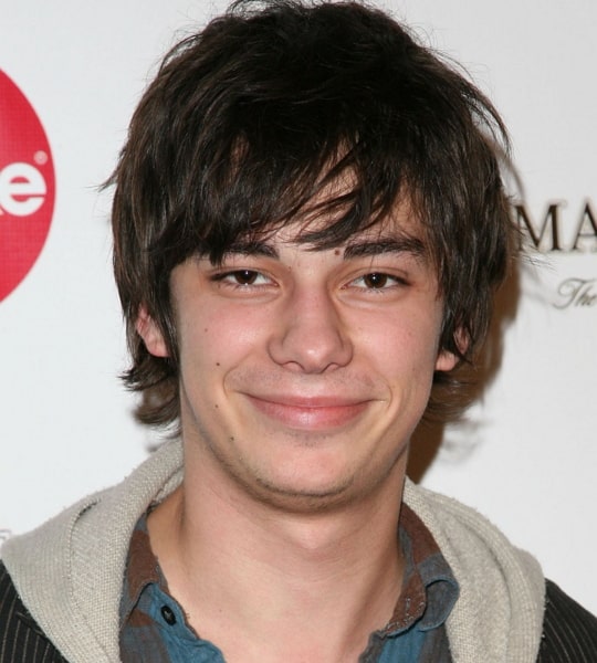 Devon Bostick Age, Net Worth, Girlfriend, Family, Brother and Biography