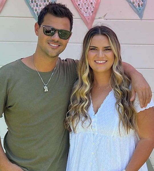 taylor lautner sister