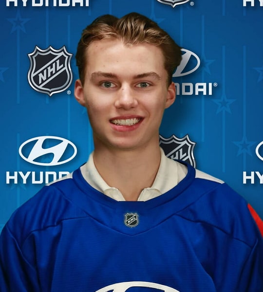 Connor Bedard Age, Net Worth, Girlfriend, Family, Height and Biography