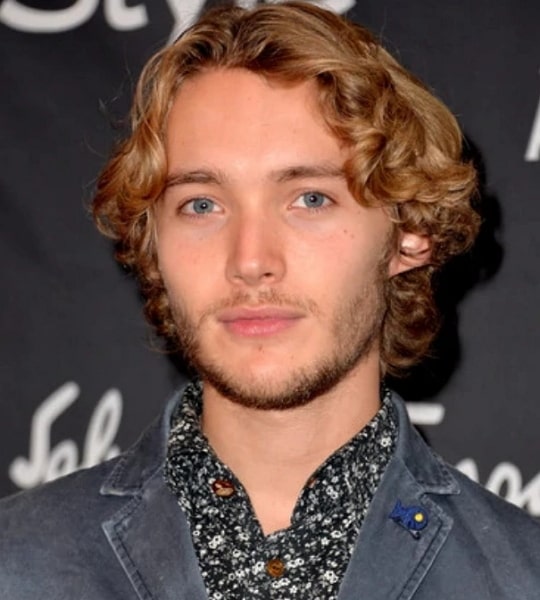 Toby Regbo, Reign CW Wiki