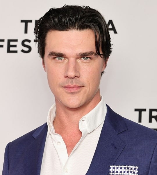 Finn Wittrock Age, Net Worth, Wife, Family, Height and Biography