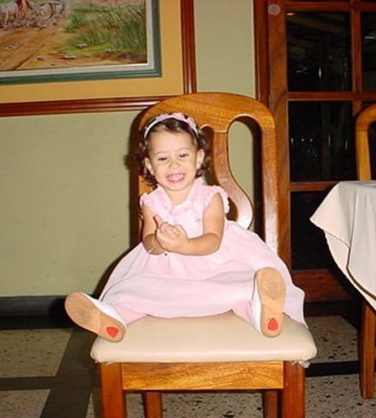 isabella gomez childhood